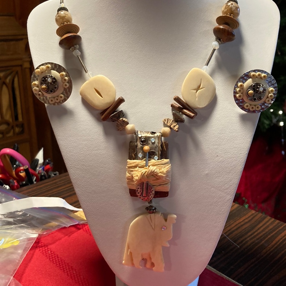 Treska Necklace and Earring set